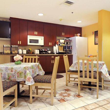 Hometown Inn & Suites Jacksonville Butler Blvd./Southpoint Экстерьер фото