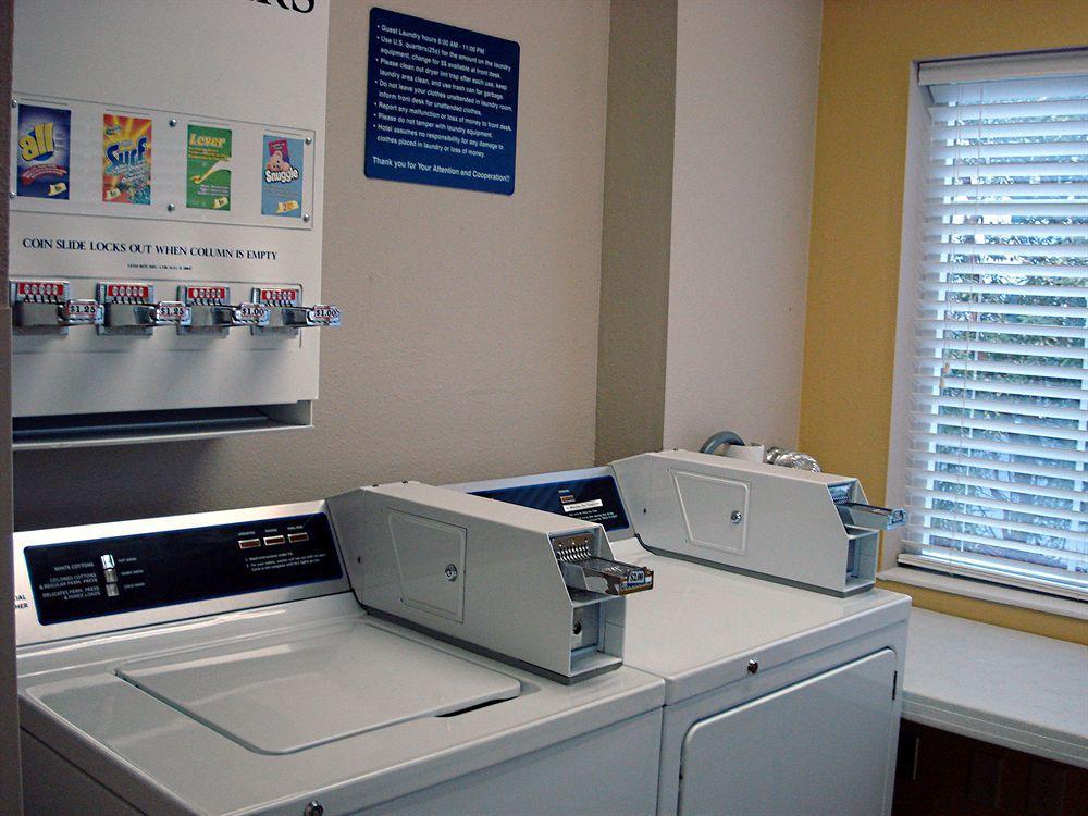 Hometown Inn & Suites Jacksonville Butler Blvd./Southpoint Экстерьер фото