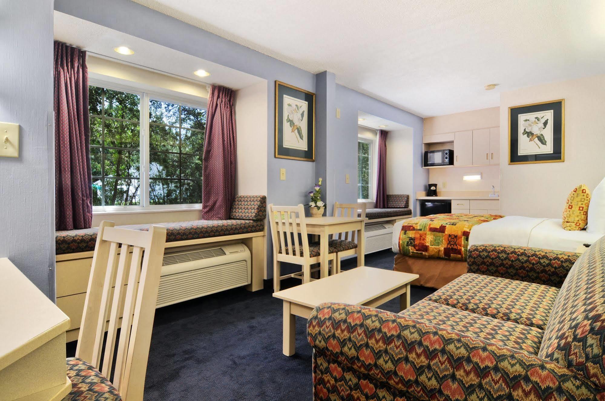 Hometown Inn & Suites Jacksonville Butler Blvd./Southpoint Экстерьер фото