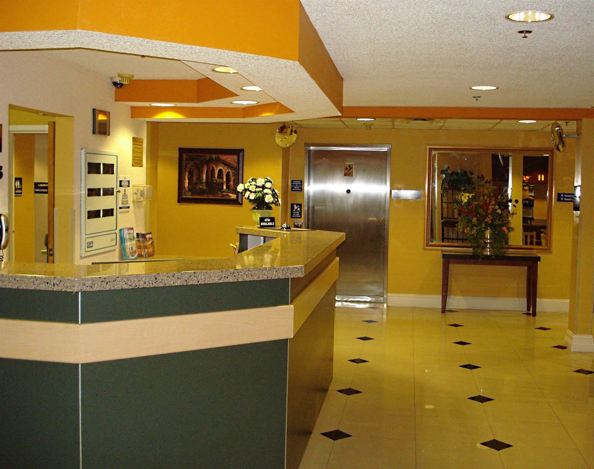 Hometown Inn & Suites Jacksonville Butler Blvd./Southpoint Экстерьер фото