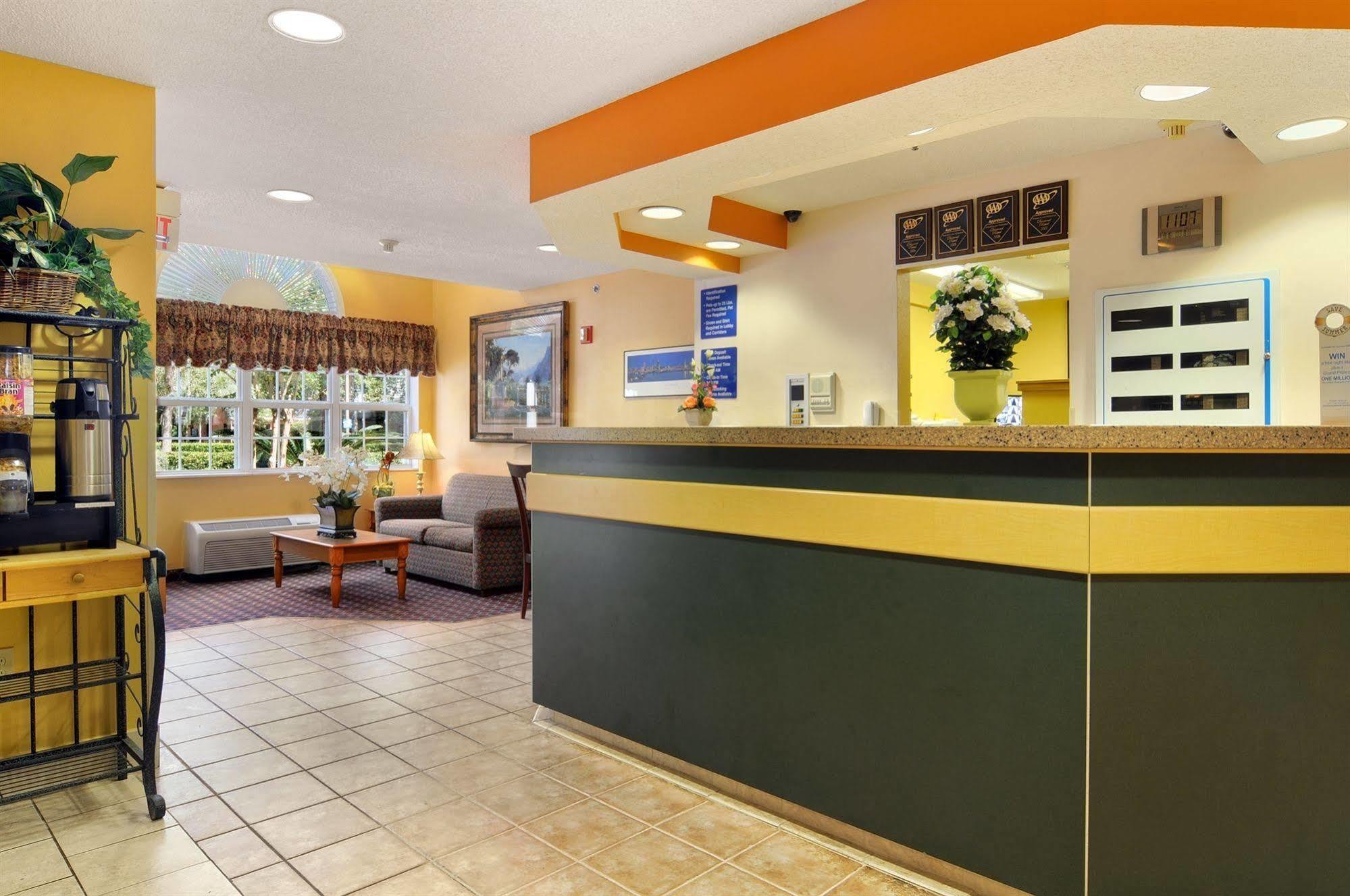Hometown Inn & Suites Jacksonville Butler Blvd./Southpoint Интерьер фото